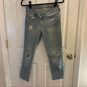 SIZE 26 | Zara blue jeans with rip detail
